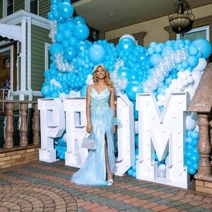 Prom dress for sale just need off hands 👏 ( negotiable)